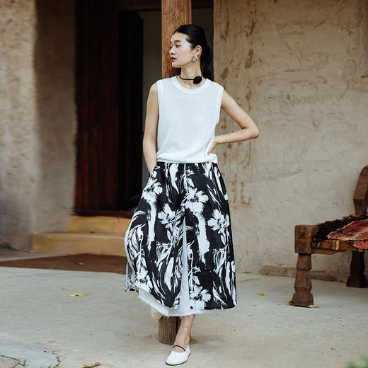 绽放旅行女装506朵【黑白灰系列】舒爽宽松圆领短款无袖针织背心 商品图2