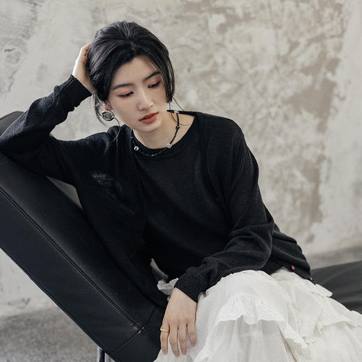 绽放旅行女装506朵【黑白灰系列】舒爽宽松圆领短款无袖针织背心 商品图1