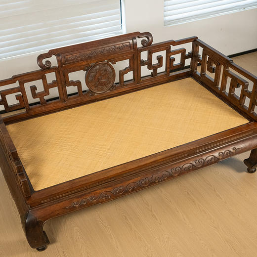 清 红木攒接拐子纹松鹿同春罗汉床 商品图2