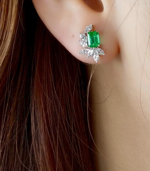 0.70ct 祖母绿耳钉 商品图4