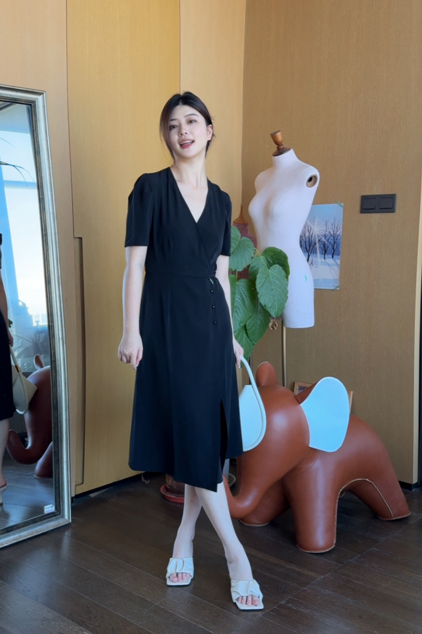 噢蜜ooomeooo早秋小黑裙一年穿四季经典款