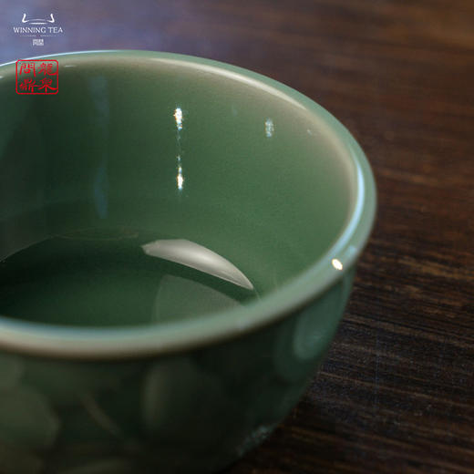 龙泉问鼎梅子青刻绘自在杯（蝴蝶）（缺货） 商品图2