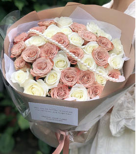 【温柔美好的爱情】A款，18朵卡布奇诺复古玫瑰➕18朵精品白玫瑰，高档大气花束