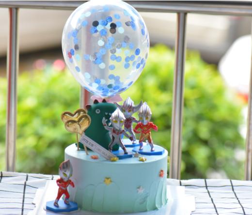 奥特曼气球 奥特曼打小怪兽 小朋友的最爱 气球粉色蓝色随机，卡通蛋糕上的配件为赠品 非卖品 （点蜡烛需要把气球拿掉以防气球遇热爆炸哦～） 商品图1