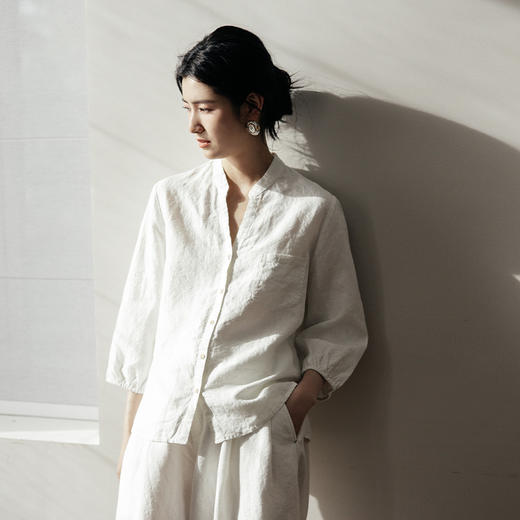 绽放旅行女装462朵【黑白灰系列】轻薄亚麻褶皱肌理感中式小衫 商品图0