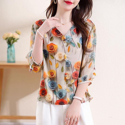 立体花V领显瘦减龄，透气印花套头小衫KQL-E324N9019 商品图0