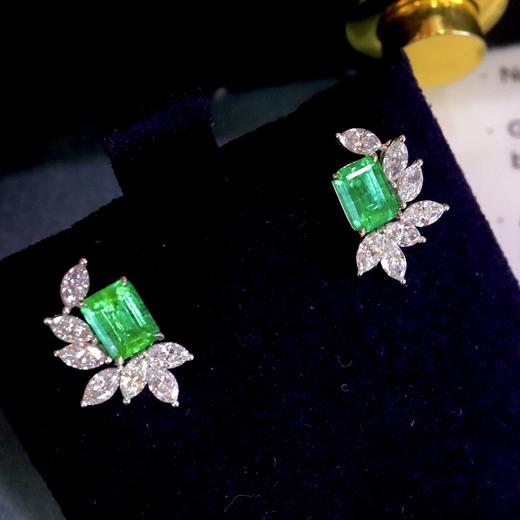 0.70ct 祖母绿耳钉 商品图3