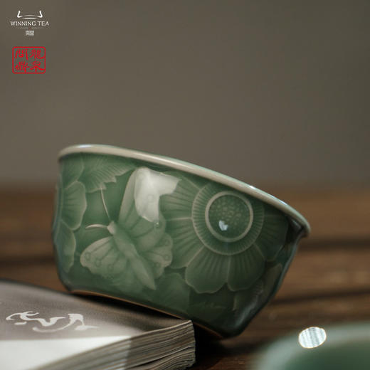 龙泉问鼎梅子青刻绘自在杯（蝴蝶）（缺货） 商品图3