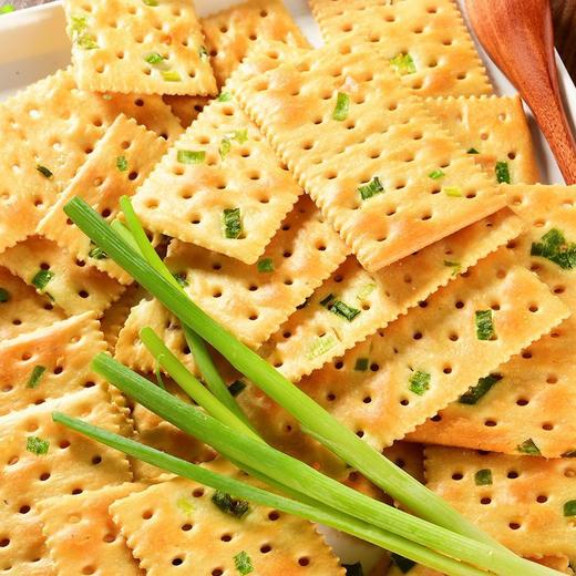 【25.90到手60包！酥脆香葱梳打饼】美味“葱”电站，甄选优质原料制作，轻薄酥脆咔滋咔滋脆，早餐苏打饼干代餐，下午茶饱腹零食L 商品图2
