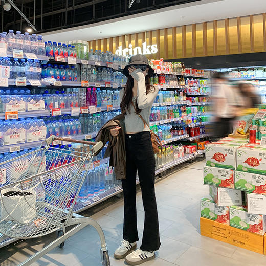 曾小咸【腿精日常】黑色九分微喇牛仔裤 商品图1