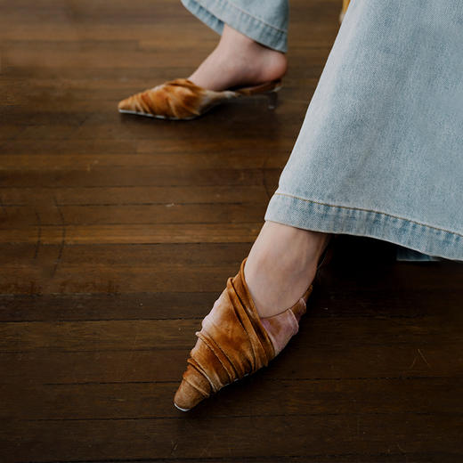 [捡漏价]lost in echo2024夏季新款度假气质印花小尖头高跟鞋猫跟单鞋女 商品图4