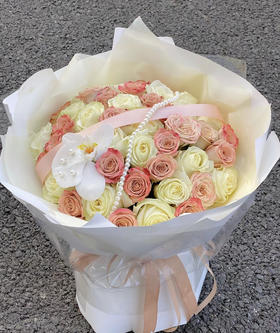 【温柔美好的爱情】C款，18朵卡布奇诺复古玫瑰➕18朵精品白玫瑰➕1朵蝴蝶兰，高档大气花束