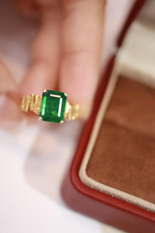 3.01ct 祖母绿戒指 商品图3