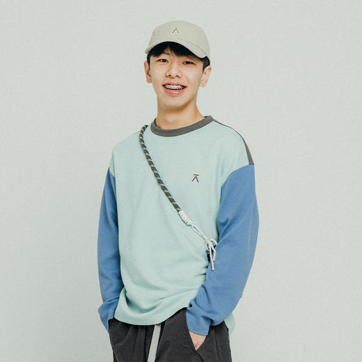 【十一破价福利】ACMEITEM爱棵米 秋季户外撞色长袖卫衣圆领套头绣花运动上衣男女GAF3340077E 商品图1