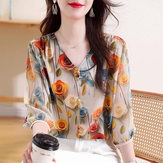 立体花V领显瘦减龄，透气印花套头小衫KQL-E324N9019 商品图1