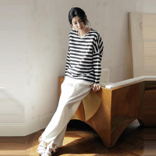 绽放旅行女装488朵【黑白灰系列】黑白条纹宽松落肩九分袖小衫 商品图2