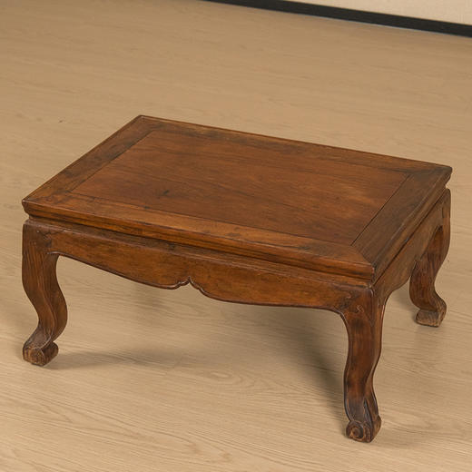 清 黄花梨束腰三弯腿拦水线炕桌 商品图1