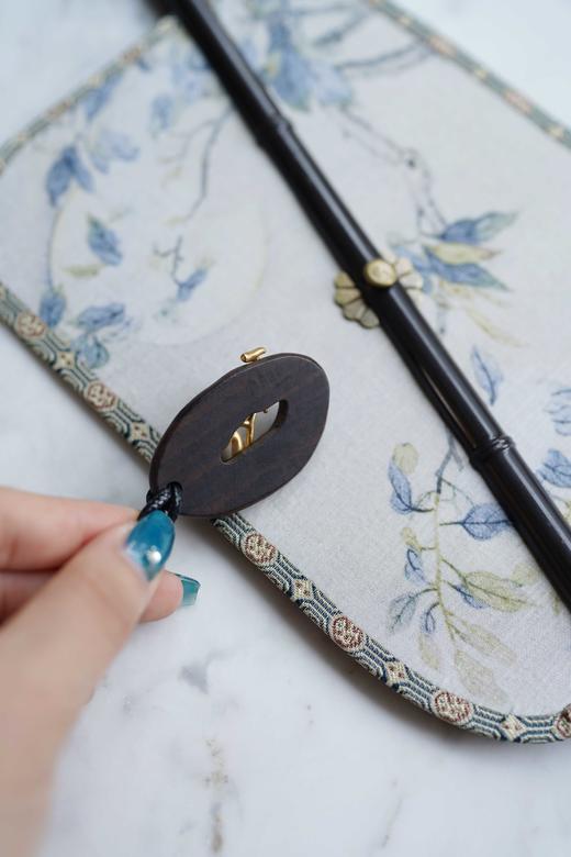 天ran实木雕刻铜镀14K金吊坠 侘寂风原创设计款 优雅百搭~清冷并具有自然美感！ 商品图3