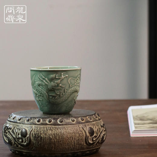 问鼎龙泉问鼎梅子青刻绘疾风杯(水龙吟)（缺货） 商品图1