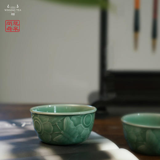 龙泉问鼎梅子青刻绘自在杯（蝴蝶）（缺货） 商品图0