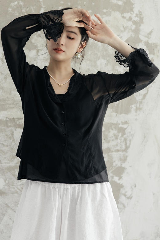 * 绽放旅行女装465朵【黑白灰系列】复古拼接轻薄柔软短款长袖小衫 商品图5