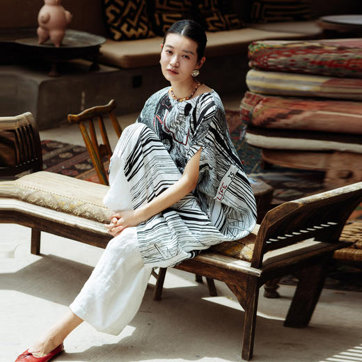 绽放旅行女装511朵【黑白灰系列】白色汉麻廓形感弯刀阔腿裤 商品图4