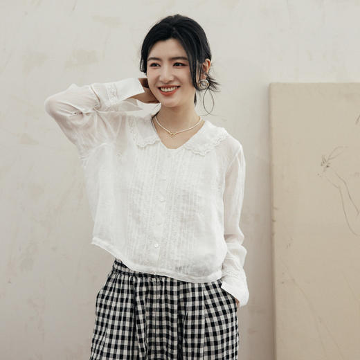 绽放旅行女装502【黑白灰系列】古典法式花边刺绣方领长袖衬衫 商品图0