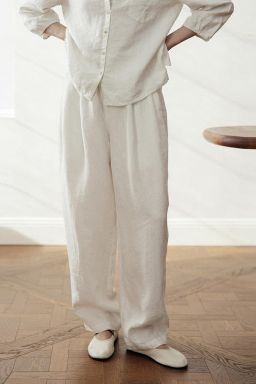 绽放旅行女装511朵【黑白灰系列】白色汉麻廓形感弯刀阔腿裤 商品图5