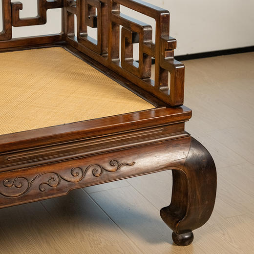 清 红木攒接拐子纹松鹿同春罗汉床 商品图3