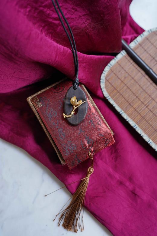 天ran实木雕刻铜镀14K金吊坠 侘寂风原创设计款 优雅百搭~清冷并具有自然美感！ 商品图4