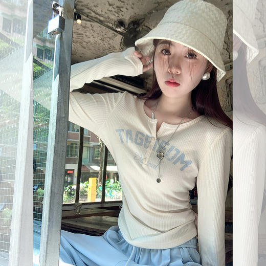 <曾小咸推荐>微信粉丝秒杀专场 仅此今天 活动结束下架【解锁甜酷】2色字母印花打底衫 日常119.99/件 立减60 秒杀59.99/件！！ 商品图3