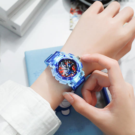 【奥特曼造型，专为小学生设计】卡通儿童爱莎石英闪光手表LED 电子夜光幼儿园 小学生奥特曼发光手表-QQ 商品图8