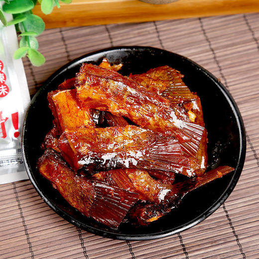洞庭哥鱼尾鱼块湖南特产香辣小吃零食26g*20包 商品图0