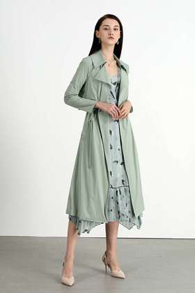 【伯妮斯茵】竹青色百搭气质中长款修身长袖翻领时尚过膝风衣 3D5781