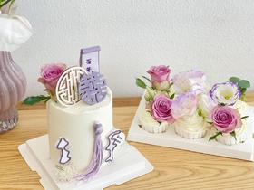 紫色鲜花甜品台