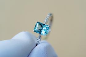 0.8ct 海蓝宝戒指