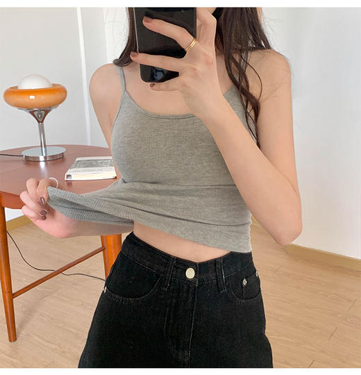<曾小咸推荐>纯欲吊带背心内搭打底带胸垫短款背心 活动价39.99/件 50/2件！【预售款，预计3-15天发货】 商品图5