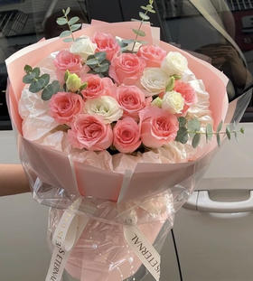 【温馨小时光】11朵黛安娜粉玫瑰➕白色洋桔梗，精美圆形花束