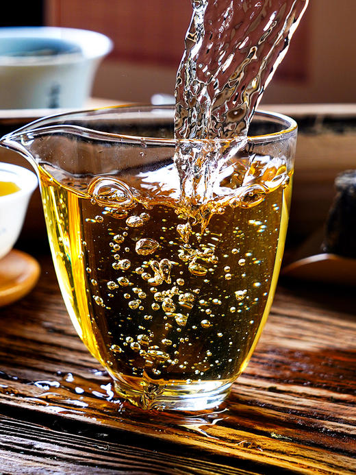 【班章竹筒茶】2017年勐海班章五寨茶区拼配岩老亲制竹筒茶普洱茶生茶300克茶叶 商品图4