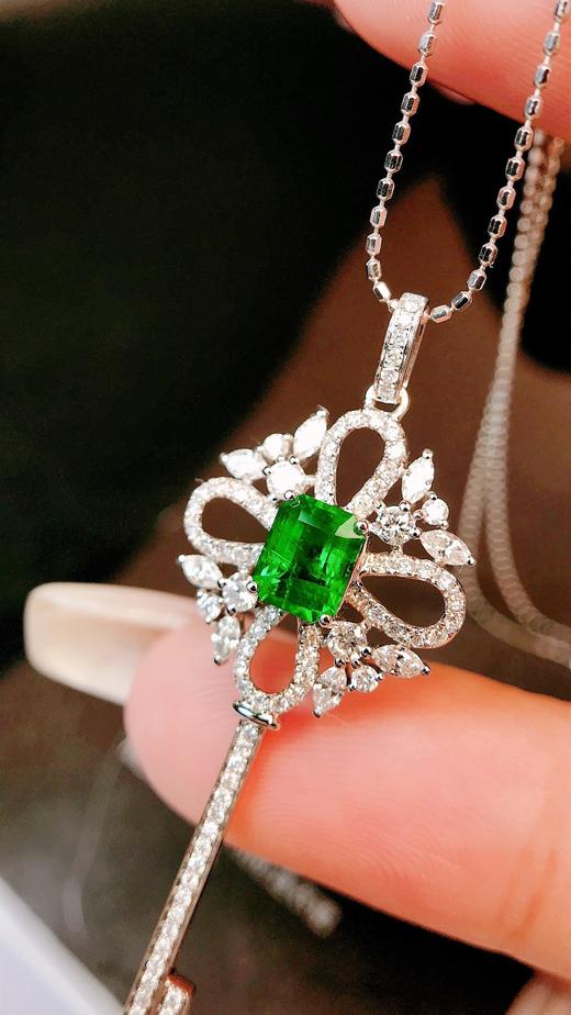 0.61ct 祖母绿吊坠 商品图2