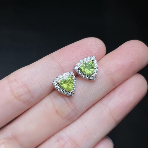 S925橄榄石三角形耳钉 商品图0