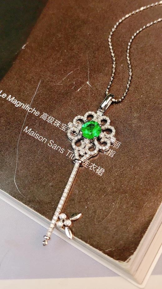 0.35ct 祖母绿吊坠 商品图3