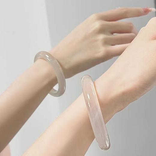 六鑫珠宝 白月光荔枝冻冰玉髓手镯 商品图0