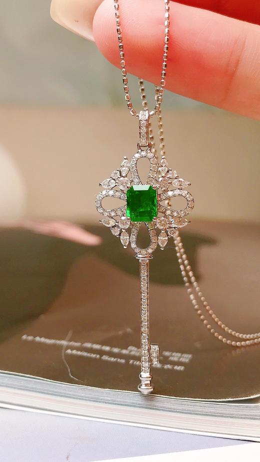 0.61ct 祖母绿吊坠 商品图3