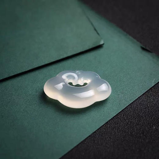 【母亲节礼物】【小如意】六鑫珠宝 高冰玉髓祥云平安如意锁吊坠 商品图3