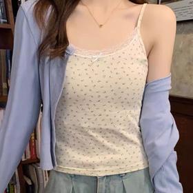 【碎花上衣，甜美之选】甜美欲滴，内搭夏季必备！纯欲甜妹，轻盈背心，美得令人心动。花边吊带配上胸垫，修身显瘦。薄款碎花上衣，为你轻松增添魅力！