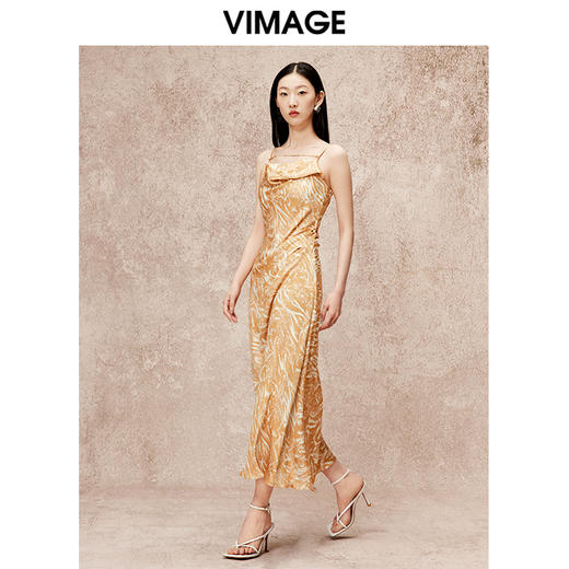 VIMAGE纬漫纪秋季新款印花设计感收腰吊带连衣裙V2207813 商品图4
