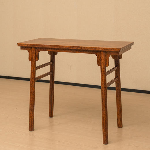 黄花梨瘿木夹头榫刀牙板瓜棱腿平头案 商品图4