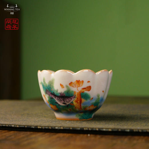 龙泉问鼎彩绘哥窑菡萏杯（年年有余）（缺货） 商品图0