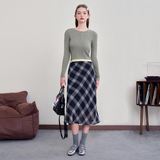 西遇长袖修身针织衫女新款薄款显瘦假两件短款上衣D3342260 商品图1